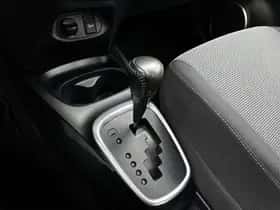 Toyota Yaris (2016) thumbnail 10