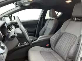 Toyota C-HR (2021) thumbnail 16