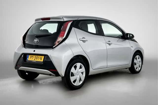 Toyota Aygo (2017) thumbnail 2