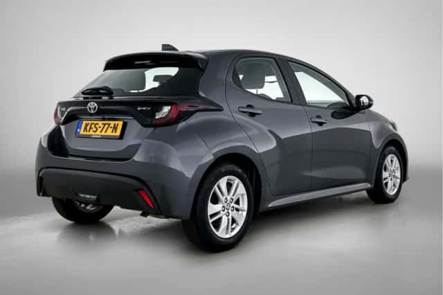 Toyota Yaris (2025) thumbnail 2