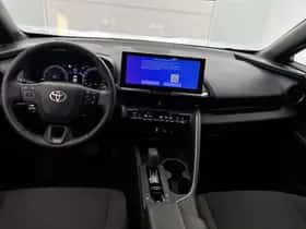 Toyota C-HR (2024) thumbnail 4