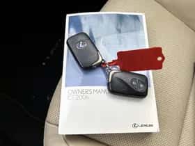Lexus CT (2012) thumbnail 33