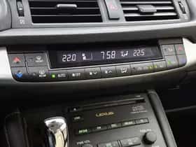 Lexus CT (2012) thumbnail 9