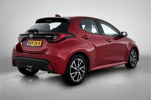 Toyota Yaris (2022) thumbnail 2