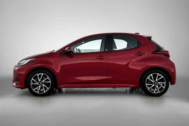 Toyota Yaris (2022) thumbnail 3