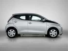 Toyota Aygo (2016) thumbnail 11
