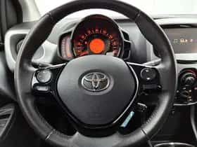 Toyota Aygo (2016) thumbnail 17