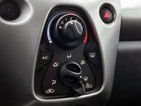 Toyota Aygo (2016) thumbnail 9