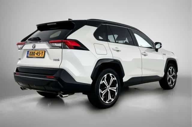 Toyota RAV4 (2022) thumbnail 2