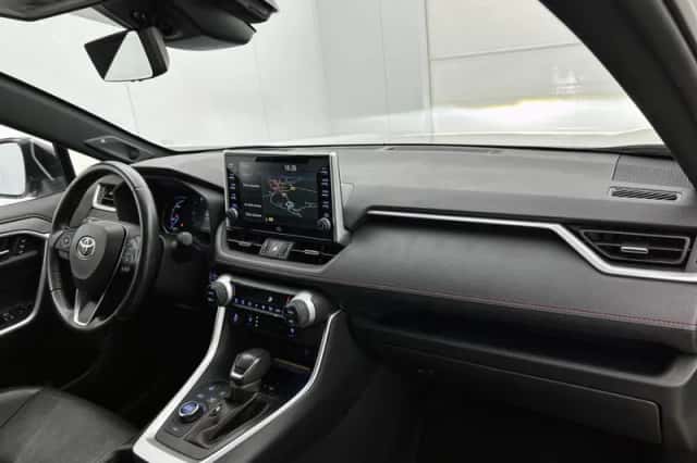 Toyota RAV4 (2022) thumbnail 6