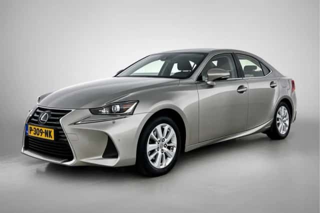 Lexus IS (2017) thumbnail 1