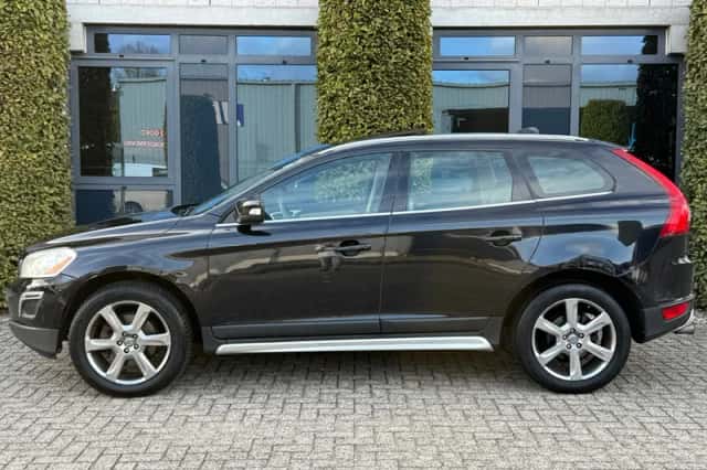 Volvo XC60 (2013) thumbnail 2