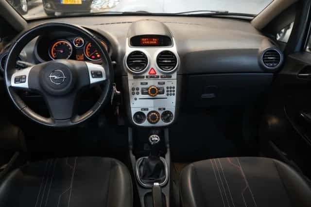 Opel Corsa (2012) thumbnail 2