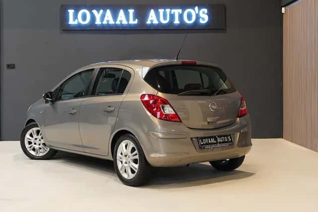 Opel Corsa (2012) thumbnail 6