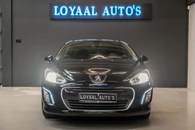 Peugeot 308 (2011) thumbnail 2