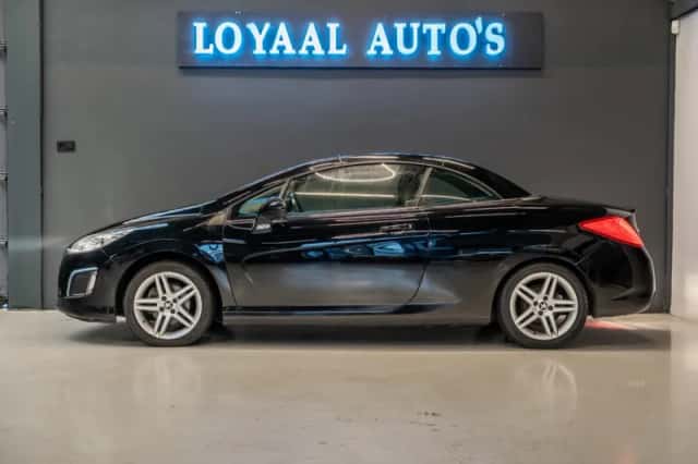 Peugeot 308 (2011) thumbnail 4
