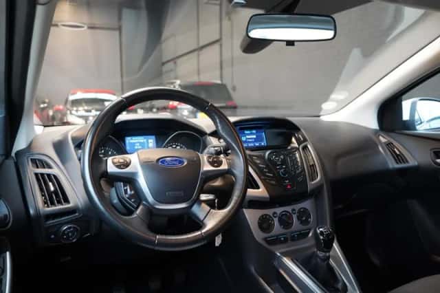 Ford Focus (2014) thumbnail 2