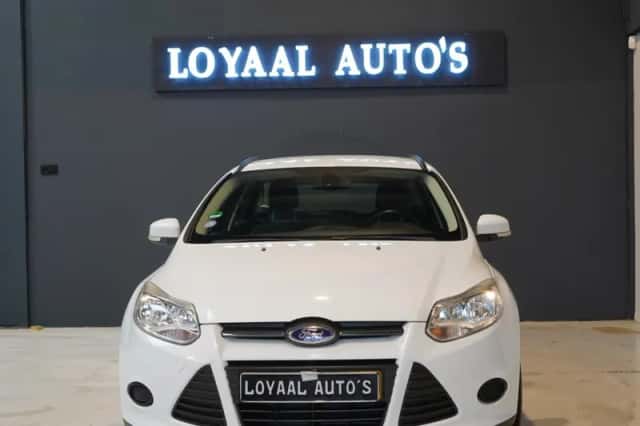 Ford Focus (2014) thumbnail 3