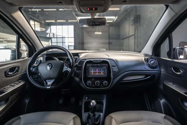 Renault Captur (2014) thumbnail 2