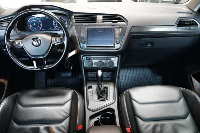 Volkswagen Tiguan (2017) thumbnail 2