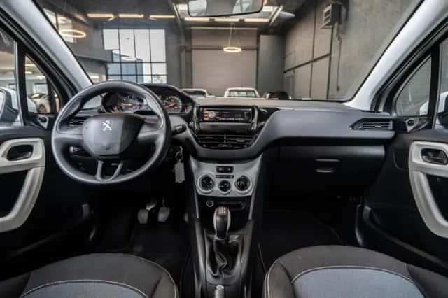 Peugeot 208 (2015) thumbnail 2