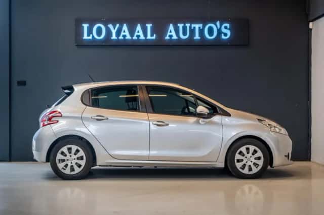 Peugeot 208 (2015) thumbnail 5