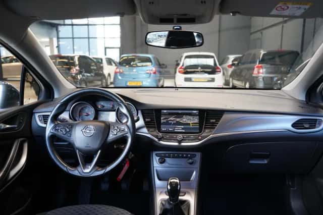 Opel Astra (2016) thumbnail 2
