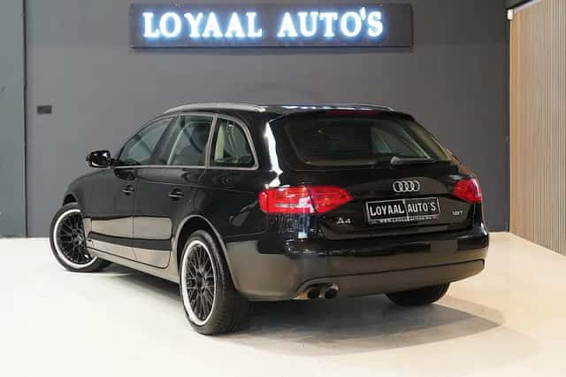 Audi A4 (2010) thumbnail 5