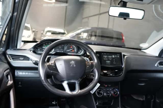 Peugeot 2008 (2016) thumbnail 2