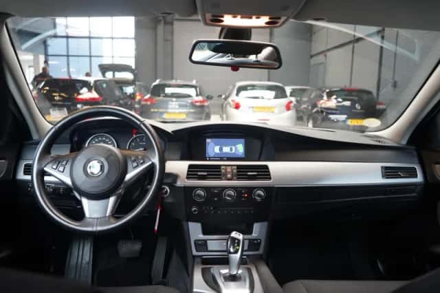BMW 5-Serie (2009) thumbnail 2