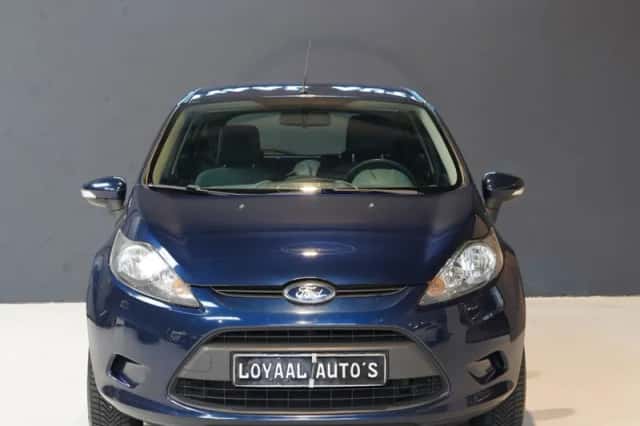 Ford Fiesta (2011) thumbnail 2