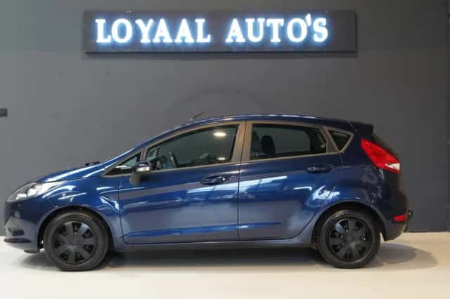 Ford Fiesta (2011) thumbnail 4