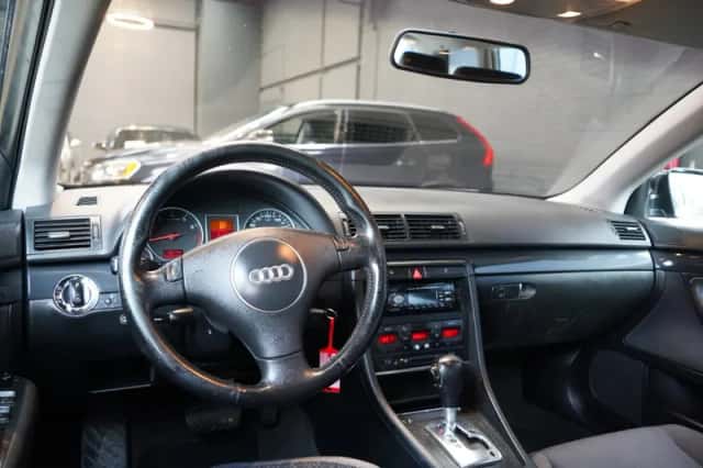Audi A4 (2001) thumbnail 2
