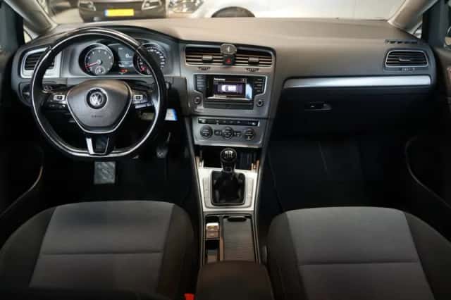 Volkswagen Golf (2013) thumbnail 2