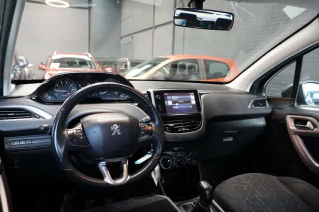 Peugeot 2008 (2016) thumbnail 2