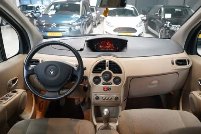 Renault Modus (2006) thumbnail 2