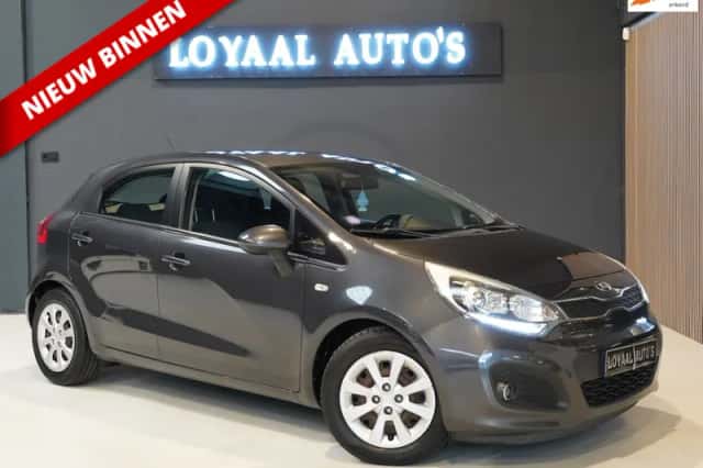 Kia Rio (2015) thumbnail 1