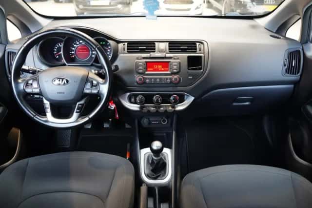 Kia Rio (2015) thumbnail 2