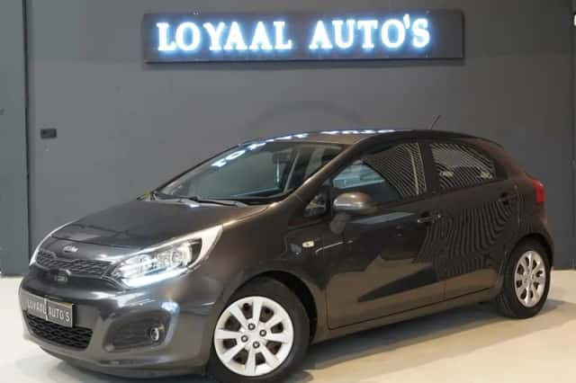 Kia Rio (2015) thumbnail 4