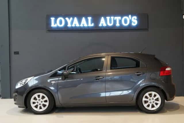 Kia Rio (2015) thumbnail 5