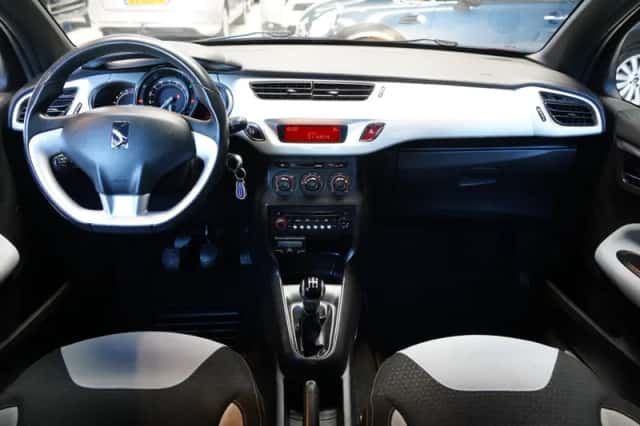 Citroën DS3 (2010) thumbnail 2