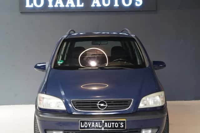 Opel Zafira (2001) thumbnail 3