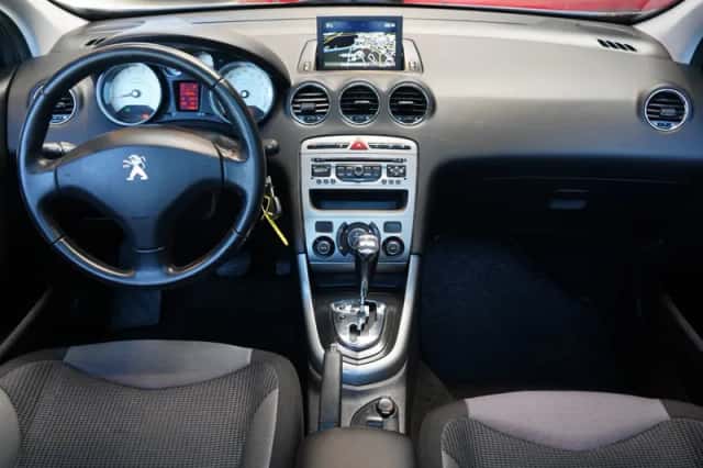 Peugeot 308 (2012) thumbnail 2