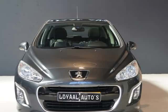 Peugeot 308 (2012) thumbnail 3