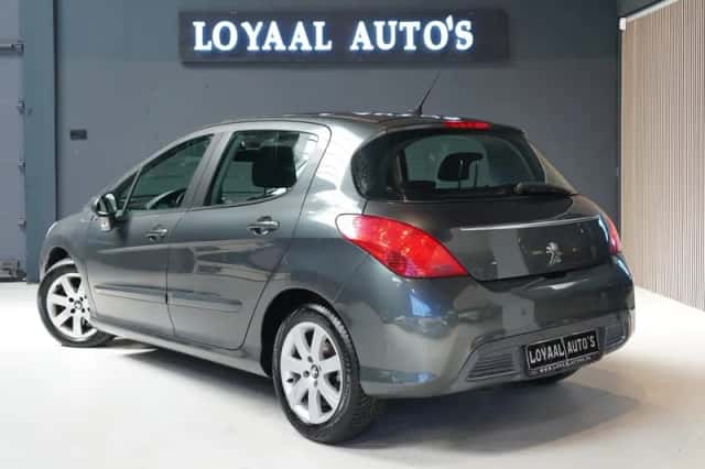 Peugeot 308 (2012) thumbnail 6