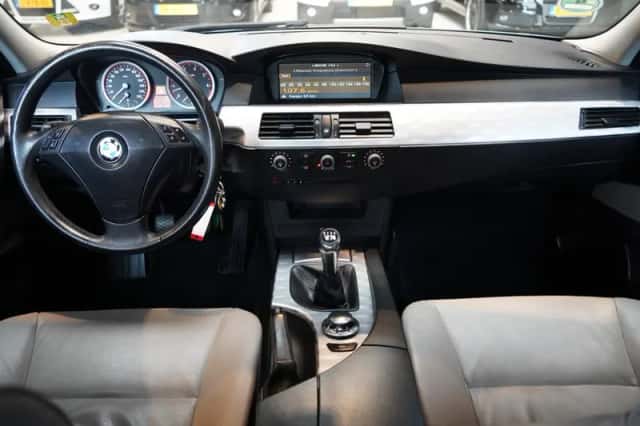 BMW 5-Serie (2004) thumbnail 2