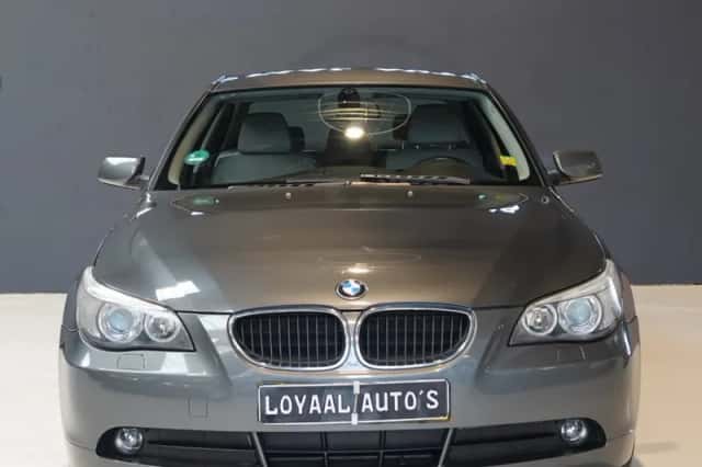 BMW 5-Serie (2004) thumbnail 3