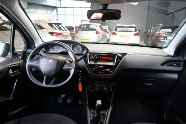Peugeot 208 (2016) thumbnail 2