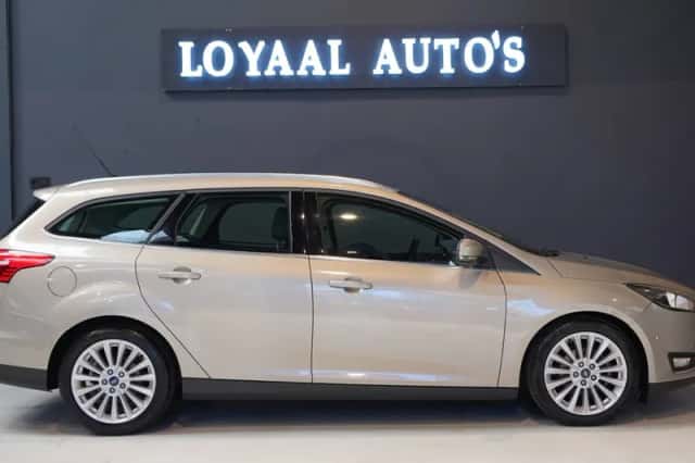 Ford Focus (2017) thumbnail 3