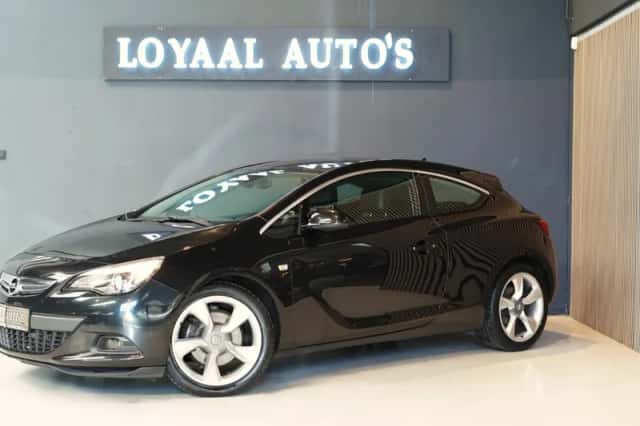 Opel Astra (2013) thumbnail 3